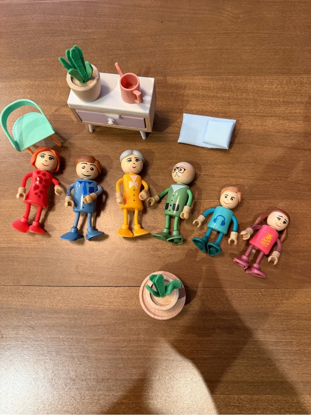 Playtive Junior Dolls House Bendable Wooden Face Posable Family (6)